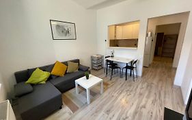 Triada Apartament Near The Park And River Daugava